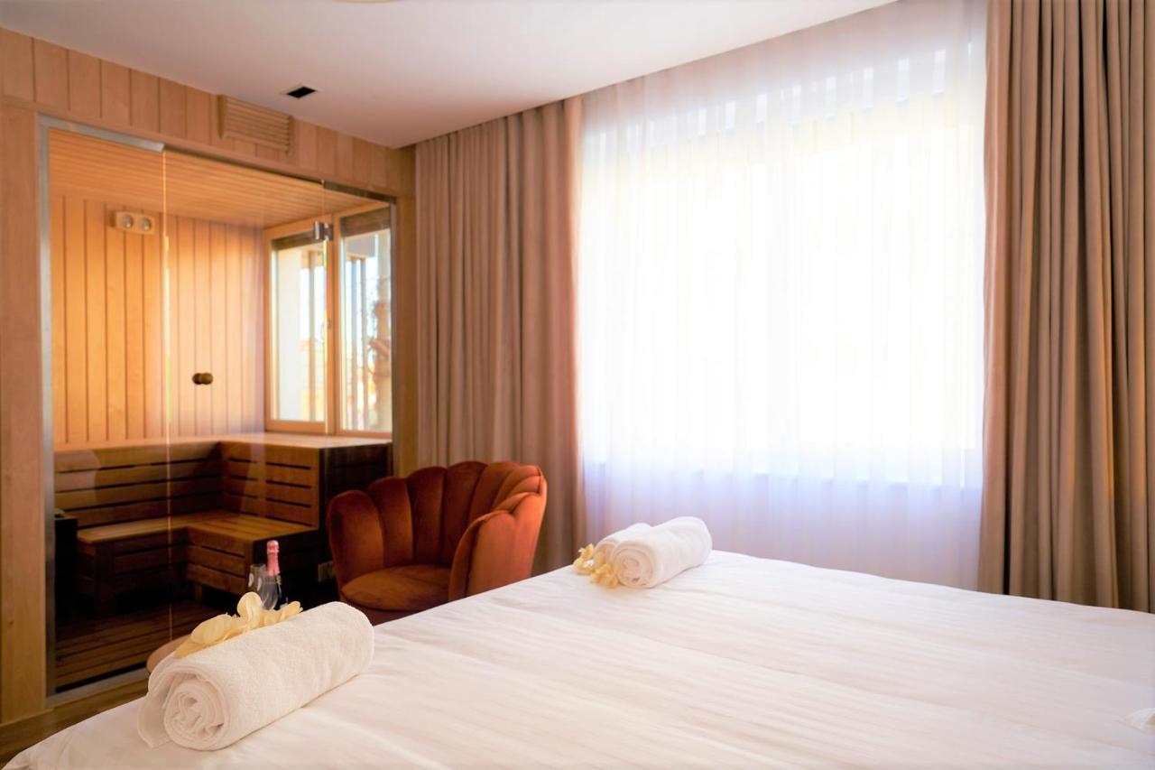 Hotel Glory オラデア エクステリア 写真